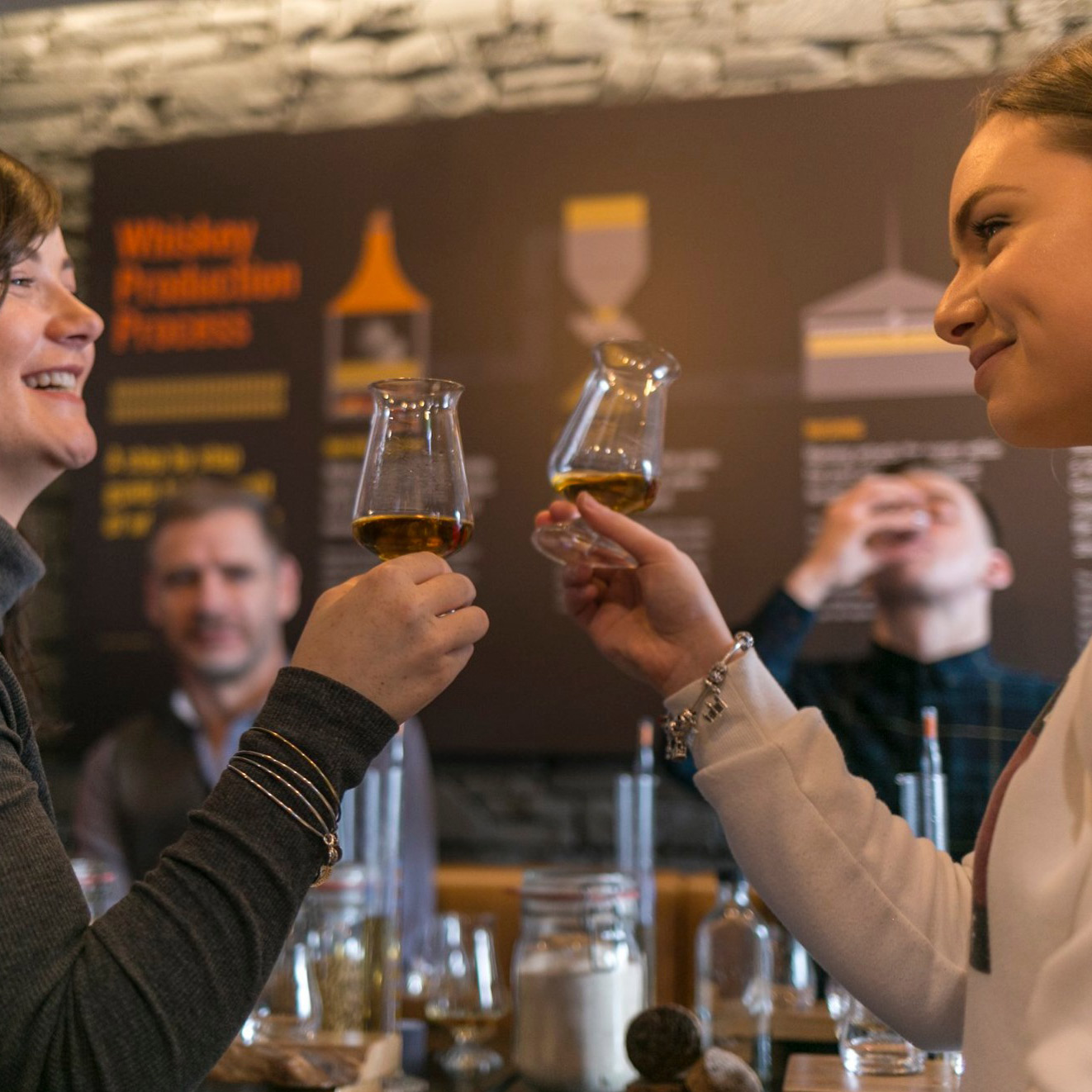 Two women enjoying the Irish Whiskey-Experience